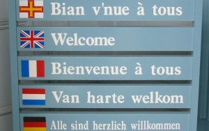 Dgernesiais_welcome_sign_St_Peter_Port_Guernsey-large_trans++3uv6ARMJw3j7sRgqRoNAYdsrfU7iGSE4BJs7yfx07Qo